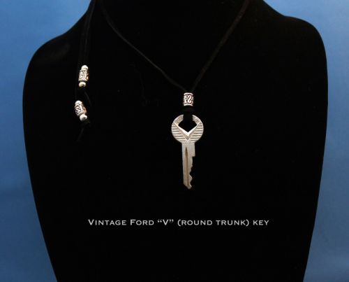 Vintage Ford V Trunk & Door key